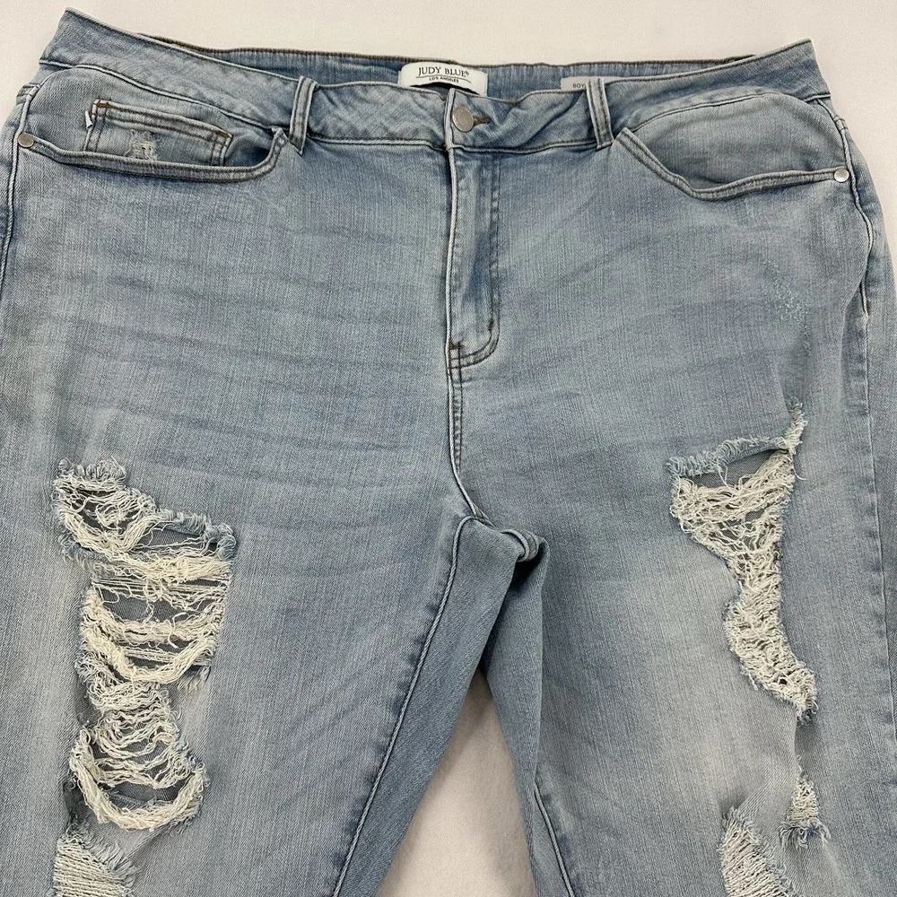 Judy Blue Light Wash Distressed Boyfriend Fit Jeans Grunge Revival Women Plus 24
